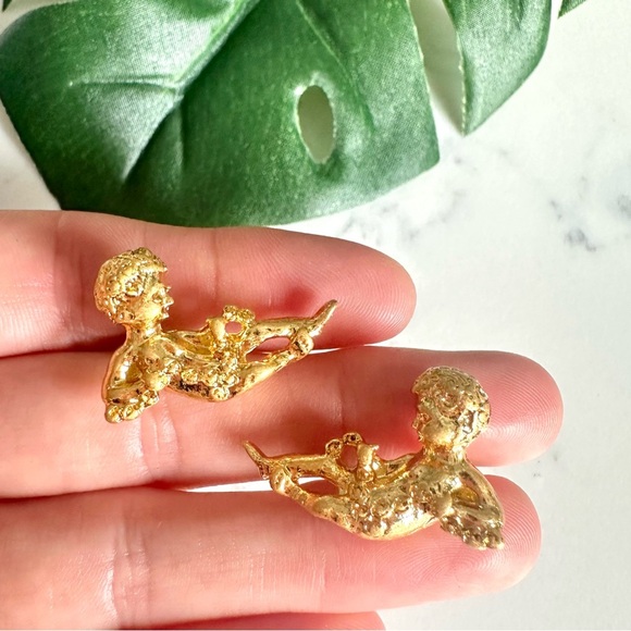 2/$30🌵 Cupid Angel Cherub Earrings Gold Stud Rococo Dreamy Renaissance NEW - Picture 1 of 7